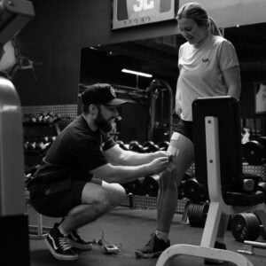 Physical Therapist in Pleasanton CA demonstrates advanced rehab techniques